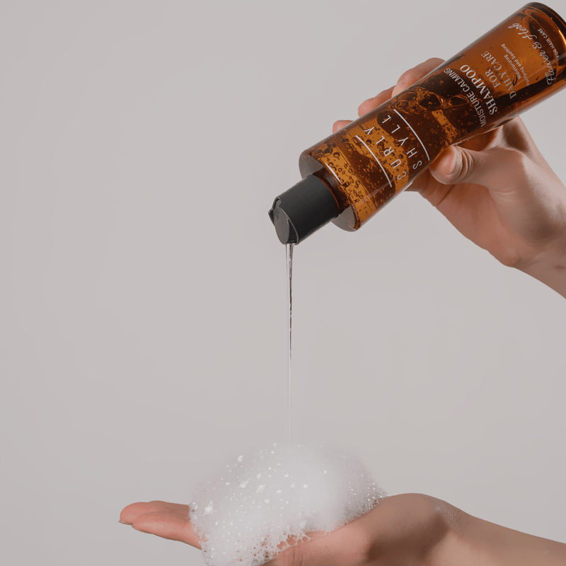 Gentle hydrating shampoo with aloe vera and chamomile for daily scalp care