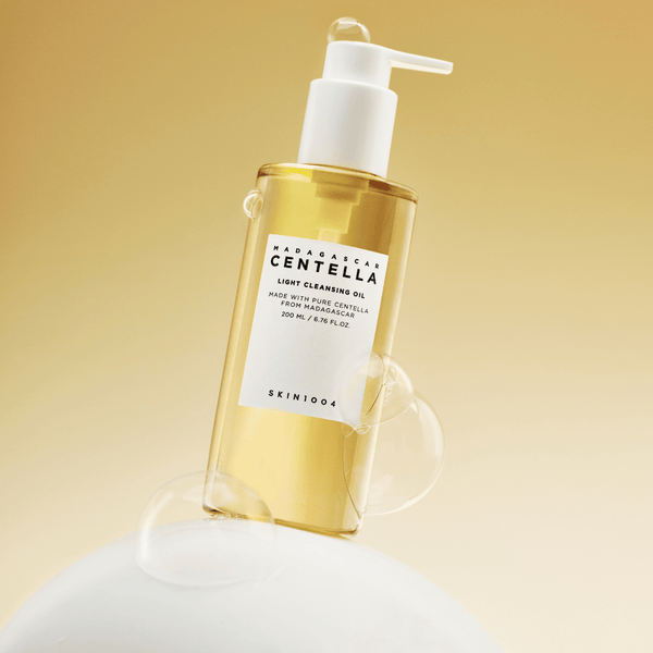 Close-up of SKIN1004 Centella Light Cleansing Oil – lightweight makeup remover with Centella Asiatica for soothing hydration