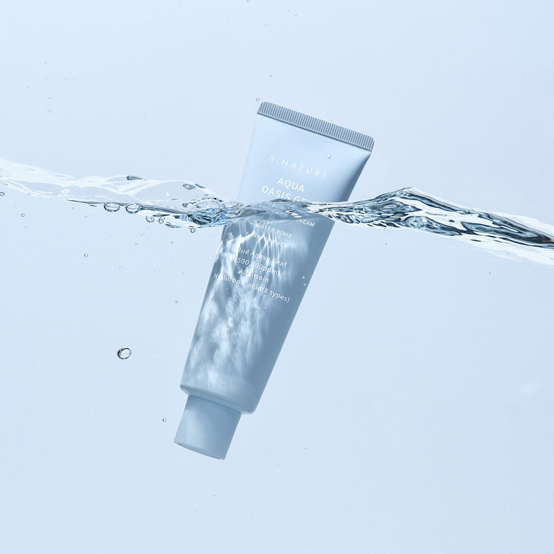 S.Nature Aqua Oasis Moisturizing Gel Cream is a hyaluronic acid moisturizer that delivers intense hydration, reduce the appearance of fine lines, and improves skin elasticity, making it a perfect addition to any Korean skincare routine.